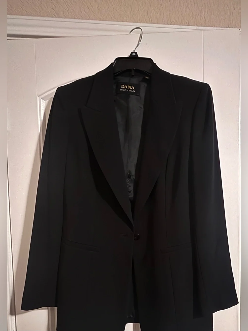 Dana Buchman details brand